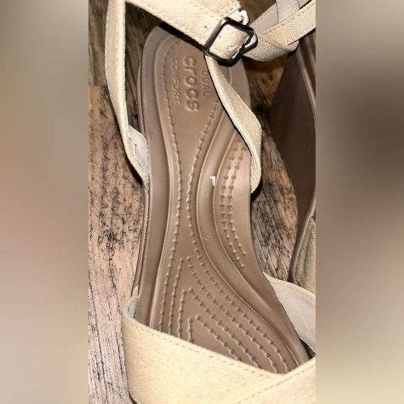 Crocs Leigh Ii Ankle Strap Wedge Heel Sandal Cream Size 10 Womens - Picture 7 of 10